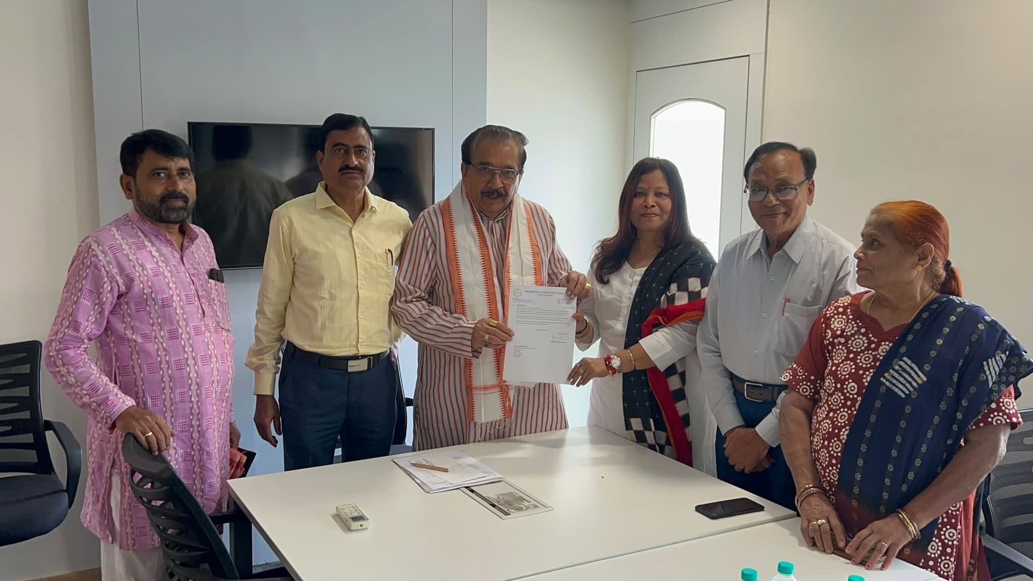 National President Shri Krishan Bir Choudhary with Smt. Nibedita Nayak Baliarsingh — BKS Odisha.