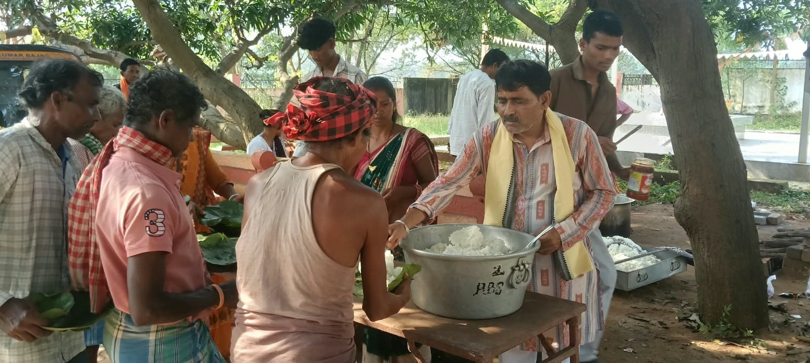 Community meal during the Sundargarh programme