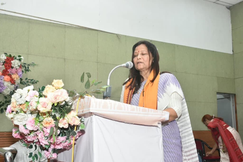 Speaker addressing participants from the podium at the National Agricultural Policy seminar, Sambalpur